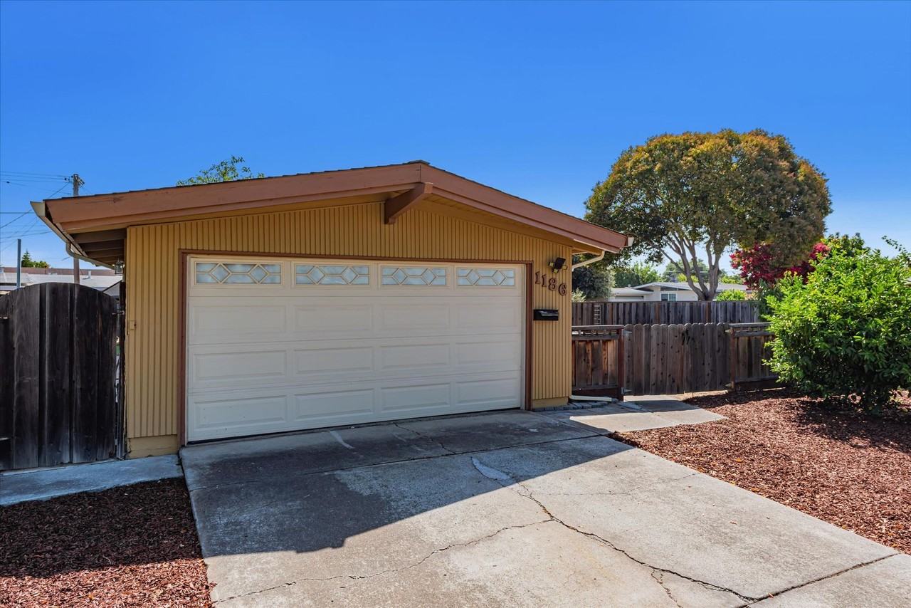 1186 Fairwood Ave - Photo 2 of 50