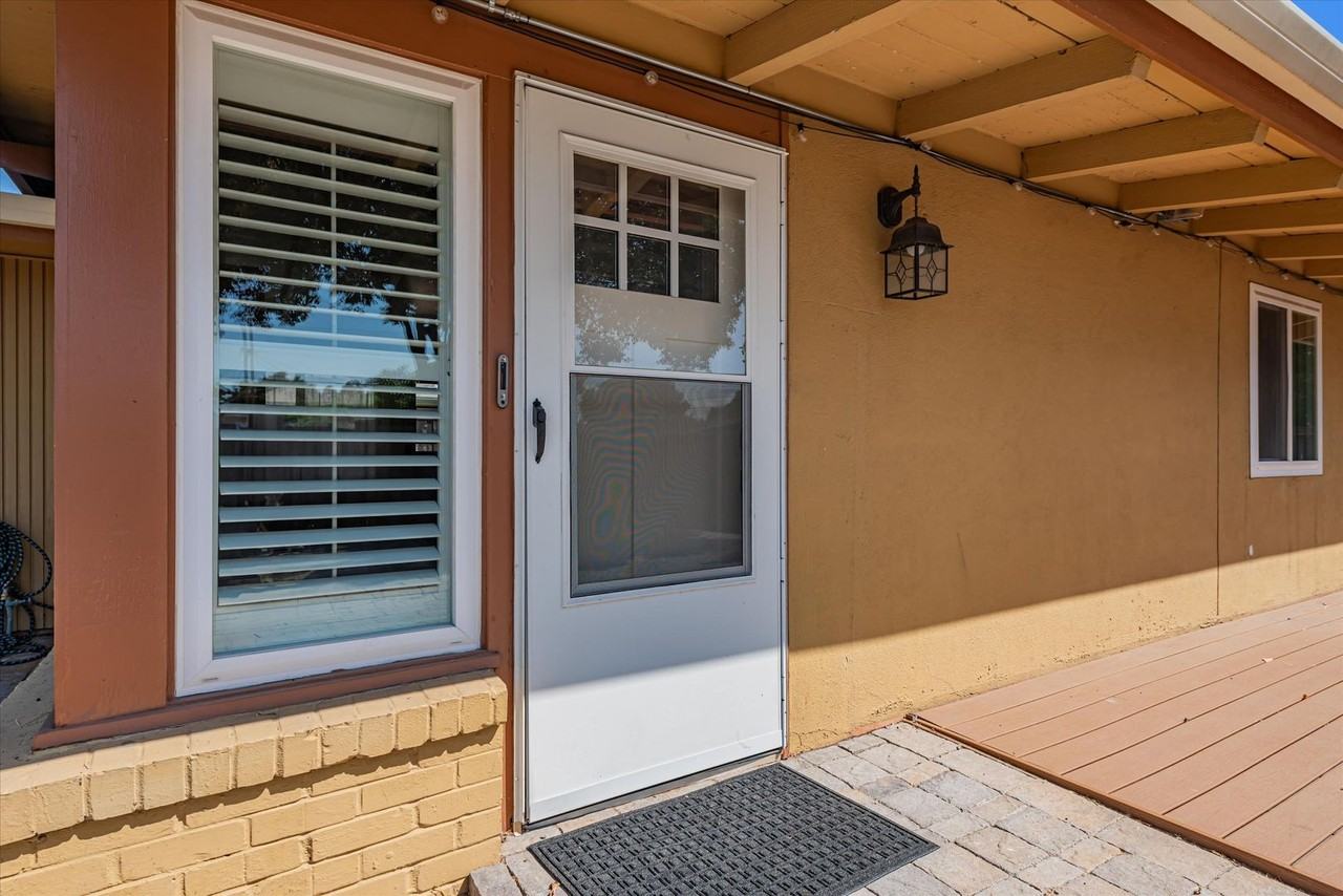 1186 Fairwood Ave - Photo 3 of 50