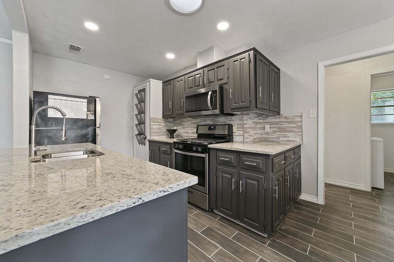 Hanna Cir & Laurie Ave #1B - Photo 5 of 33