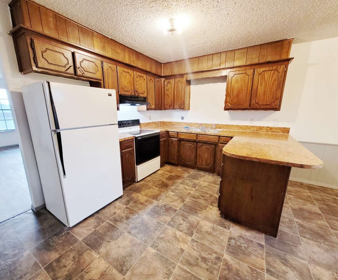 2946 Robert Rd #1 - Photo 3 of 11