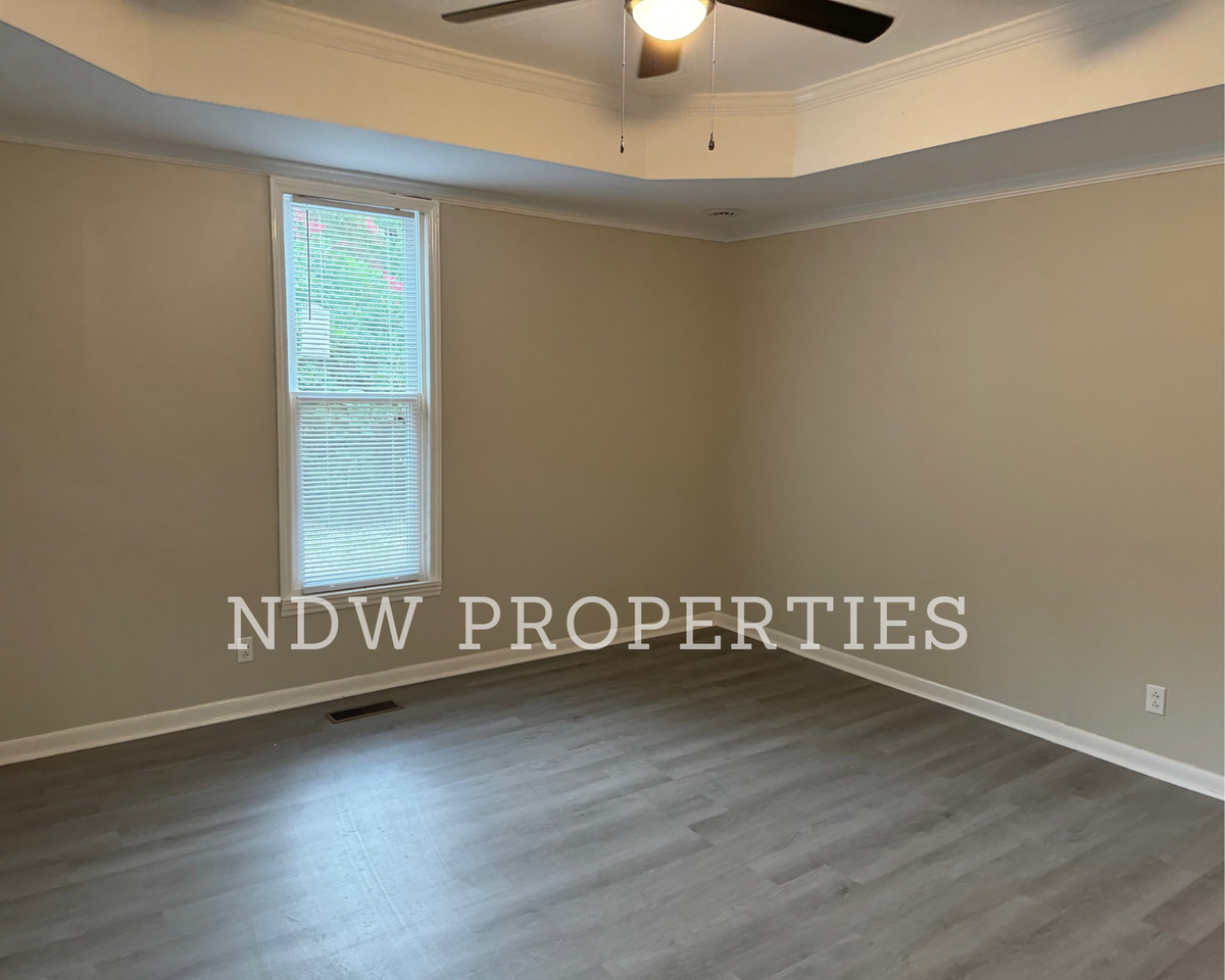 1013 W Oak St #NA - Photo 3 of 9