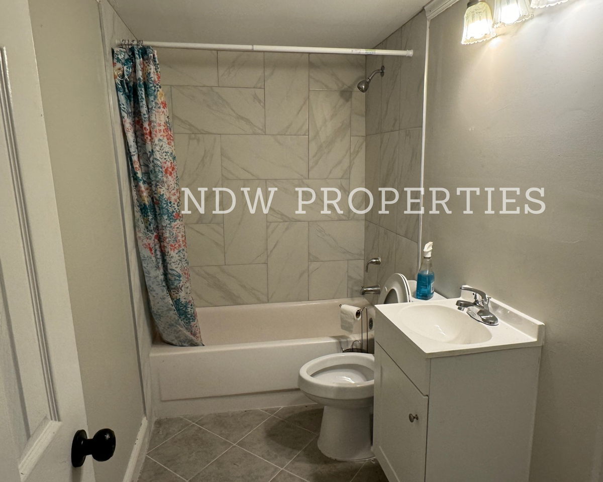 1013 W Oak St #NA - Photo 4 of 9