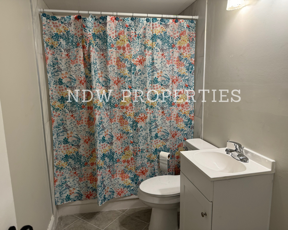 1013 W Oak St #NA - Photo 5 of 9