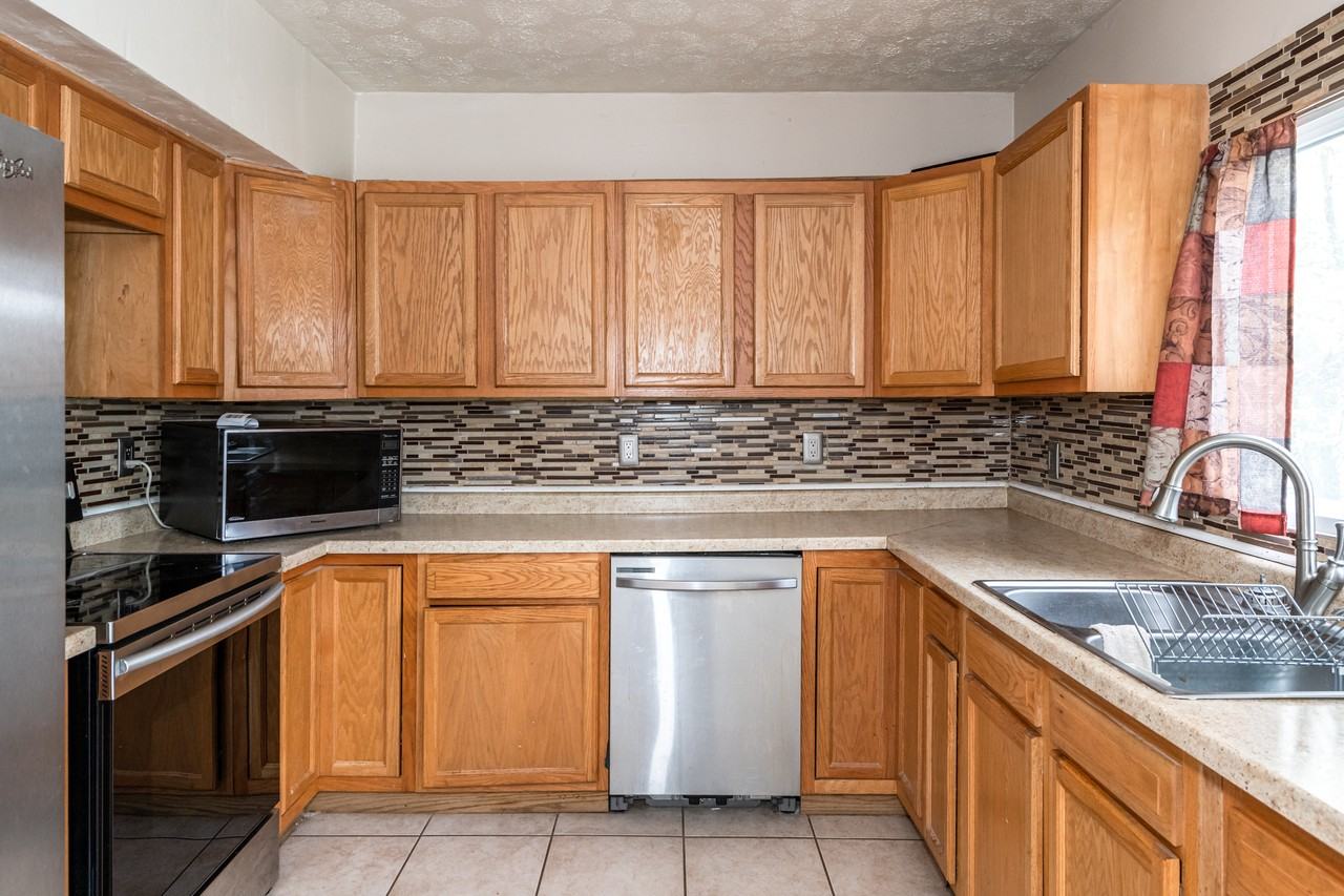 332 E Lincoln St #NA - Photo 2 of 18