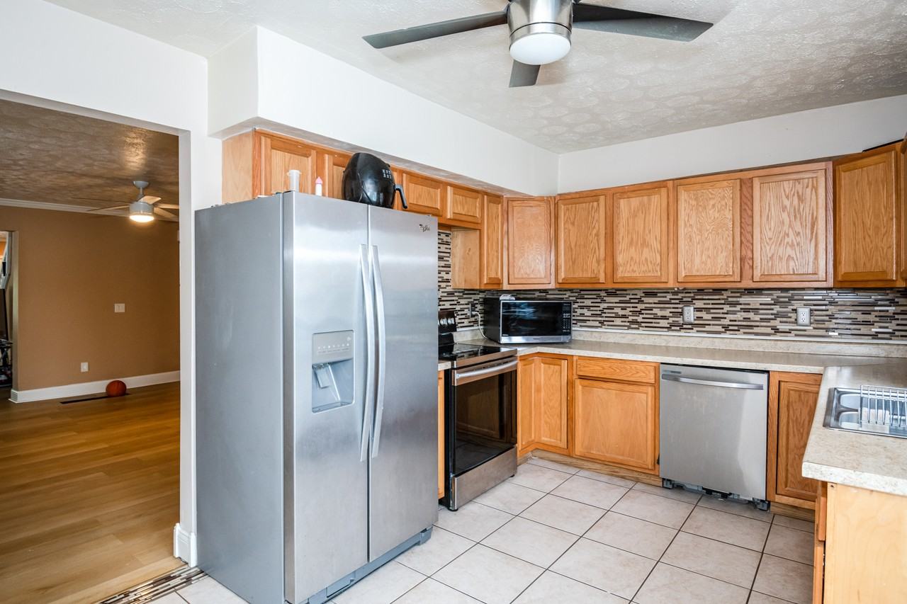 332 E Lincoln St #NA - Photo 3 of 18