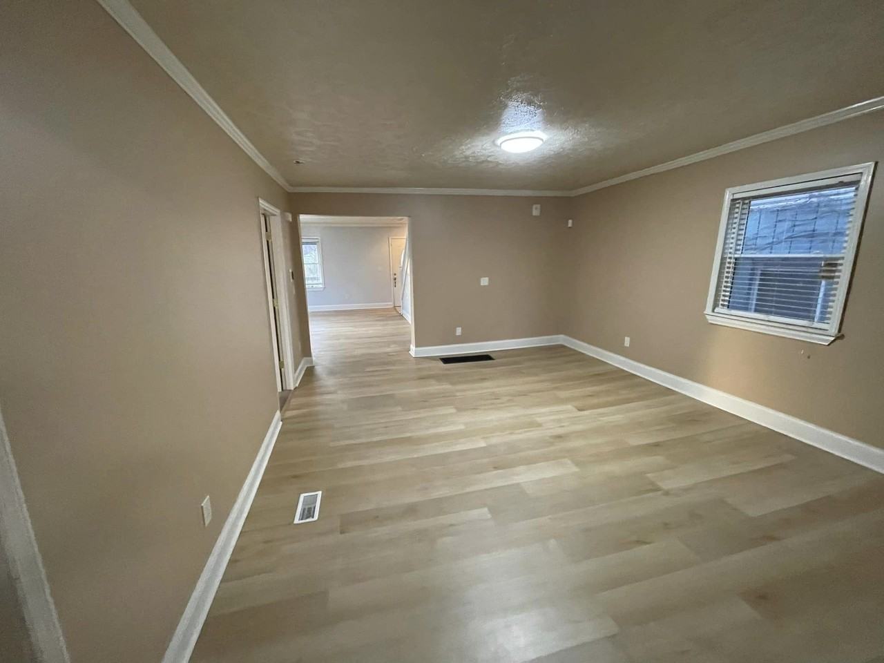 332 E Lincoln St #NA - Photo 4 of 18