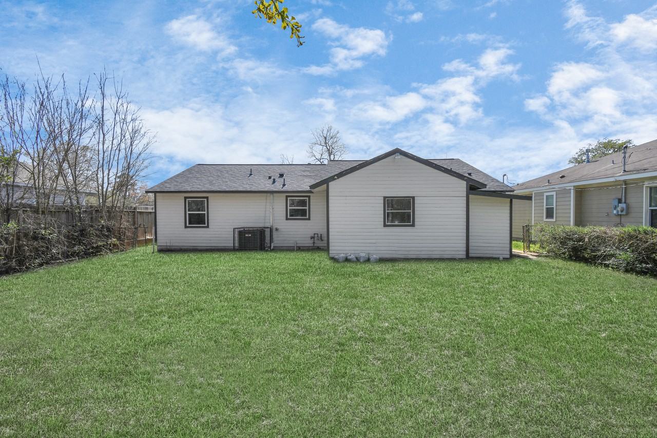 5123 Dewberry Street - Photo 2 of 32