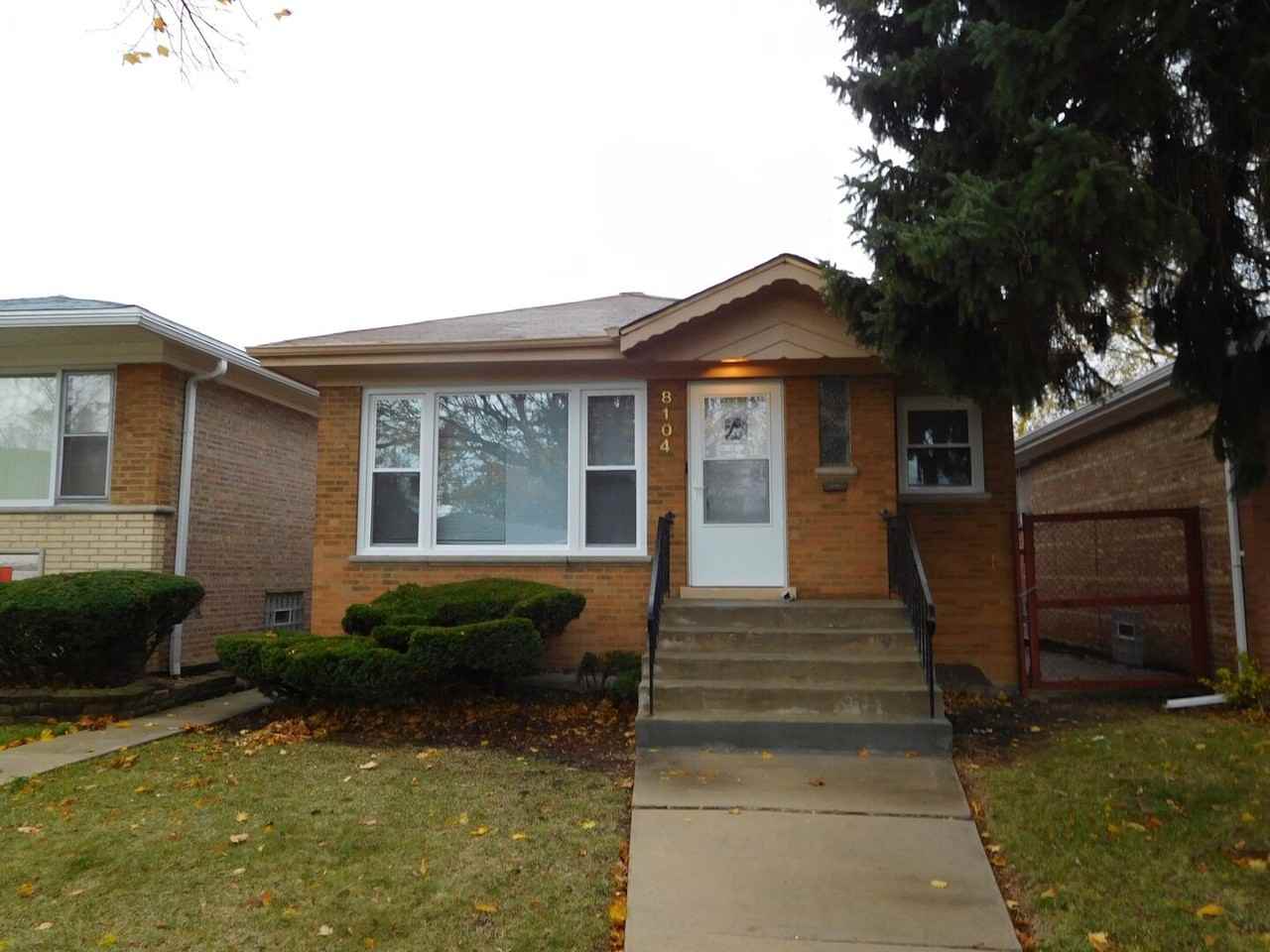 8104 S Oakley Ave - Photo 2 of 15