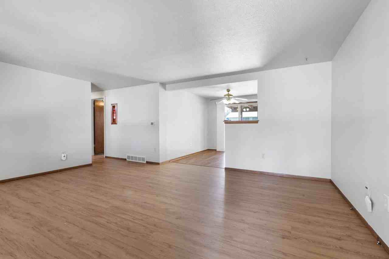4857 Roosevelt Ave - Photo 5 of 24