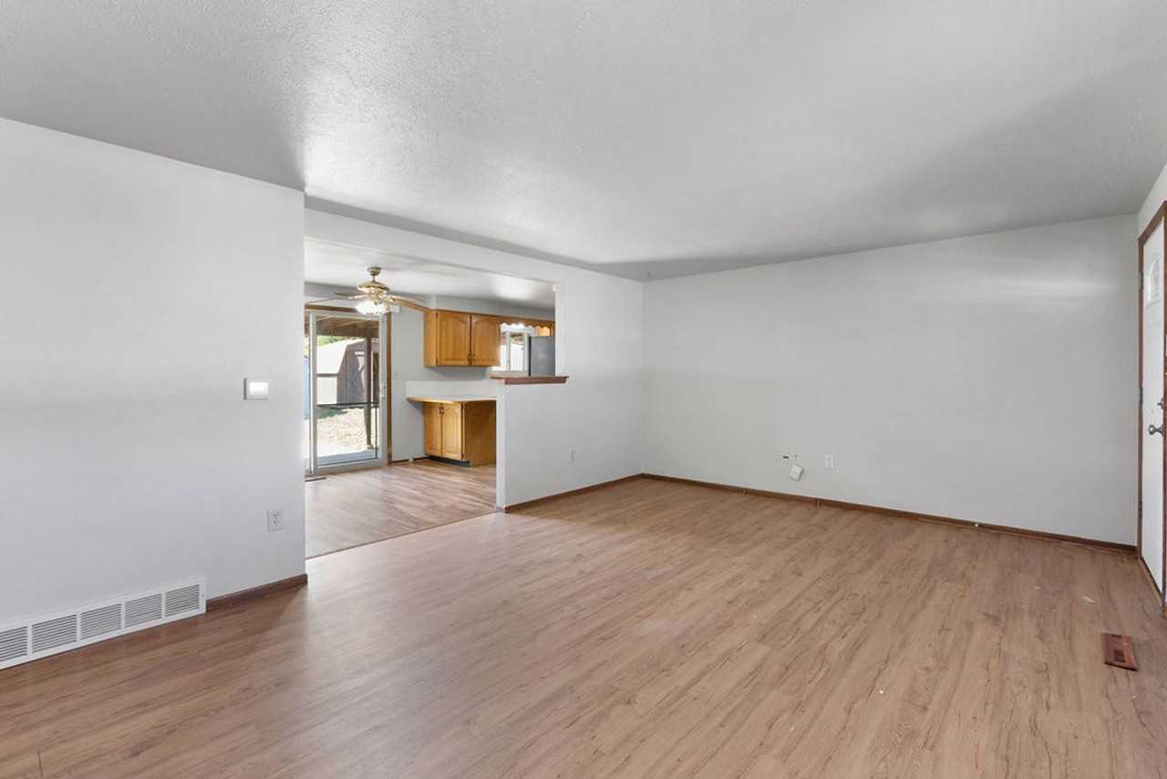 4857 Roosevelt Ave - Photo 7 of 24