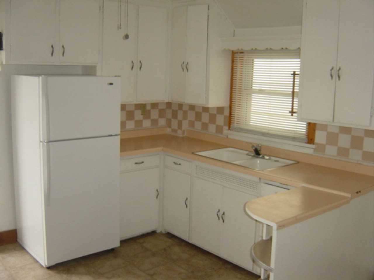 2208 W 2nd St - Photo 3 of 12