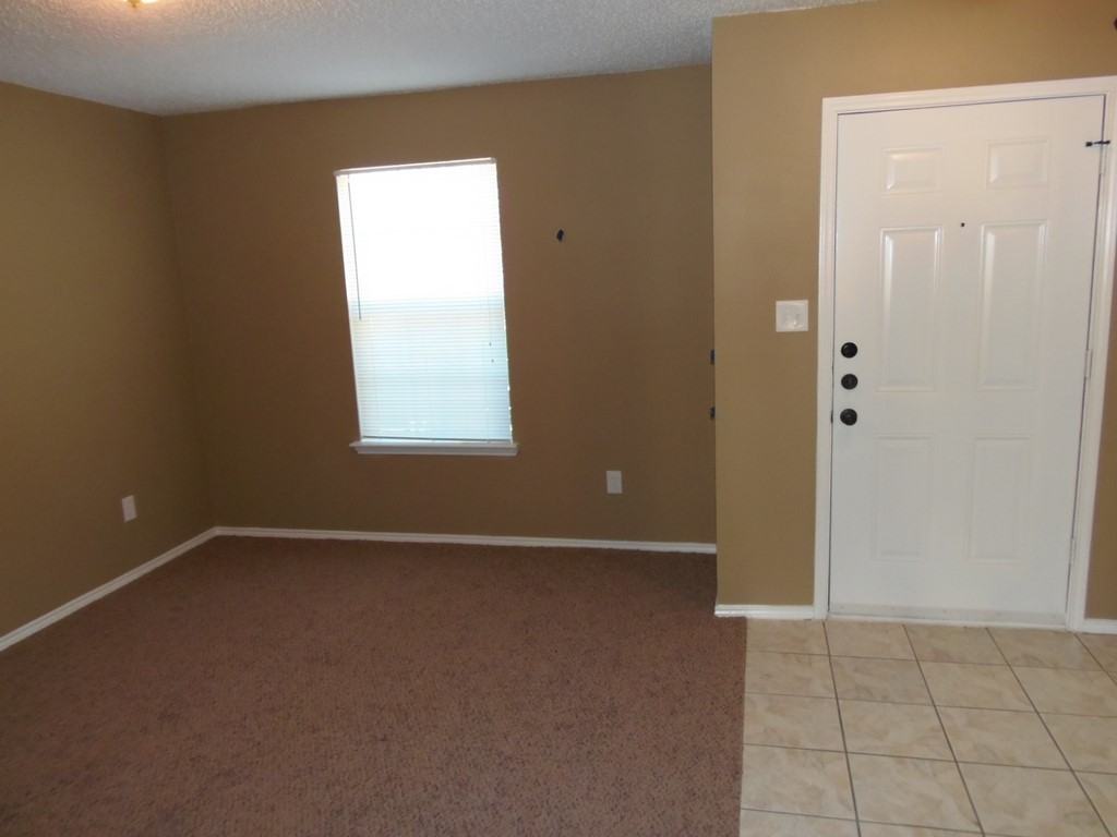 2464 Mallory Ln - Photo 2 of 11