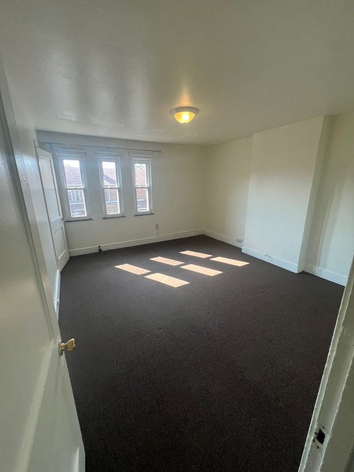 416 Oakland Ave #6 - Photo 3 of 8