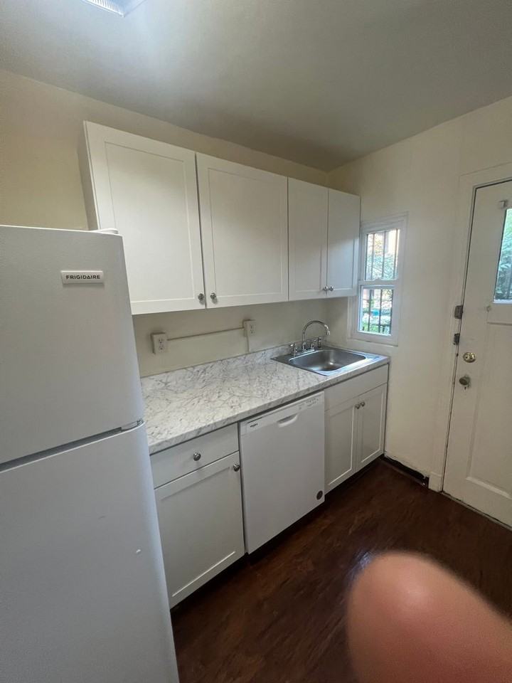 416 Oakland Ave #6 - Photo 4 of 8