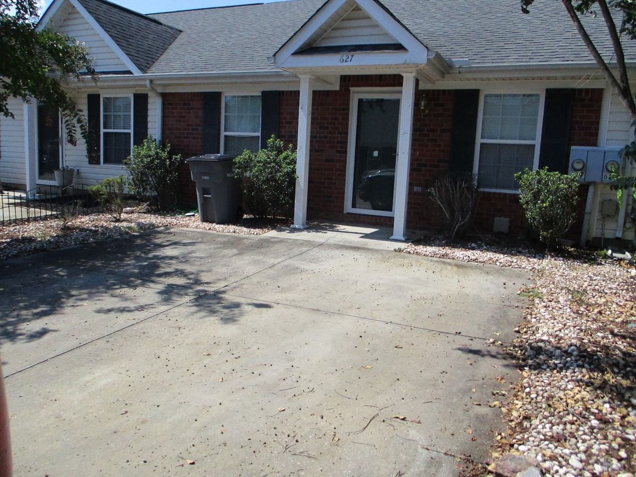 627 Brook Trl - Photo 2 of 21