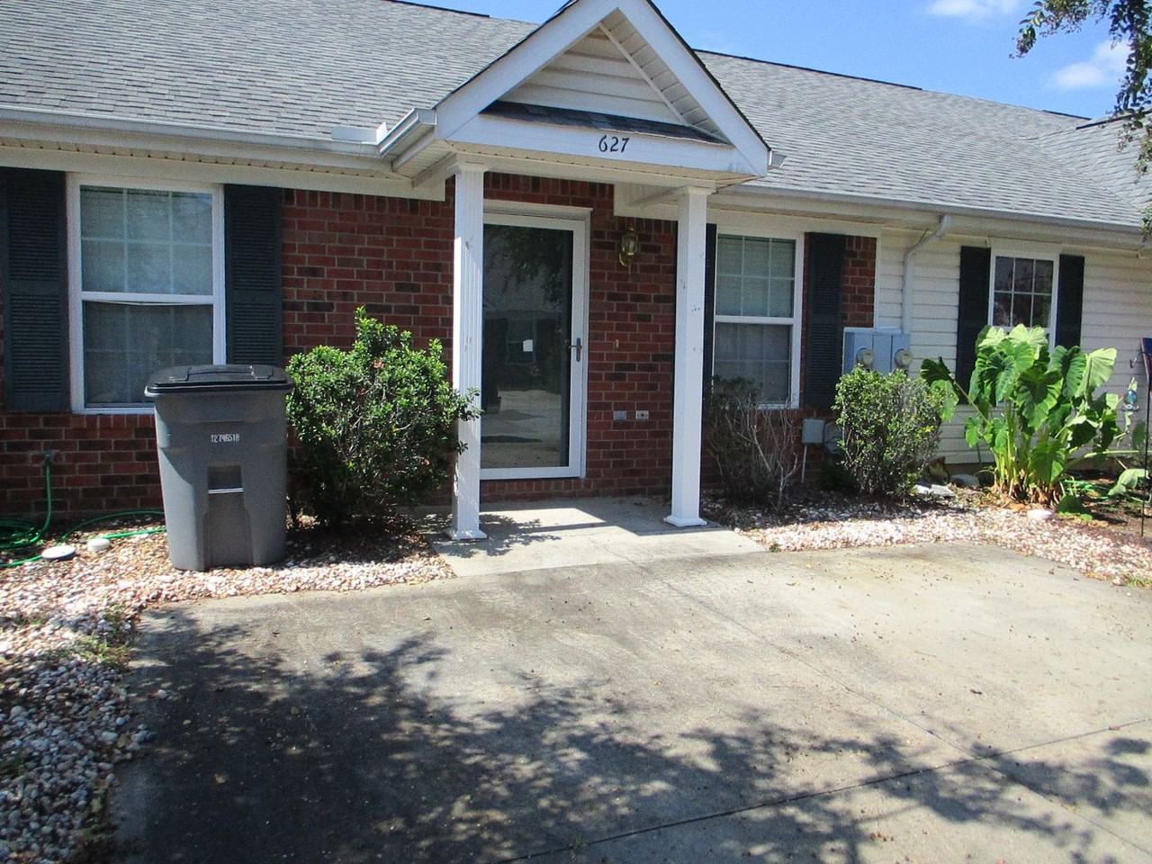 627 Brook Trl - Photo 3 of 21