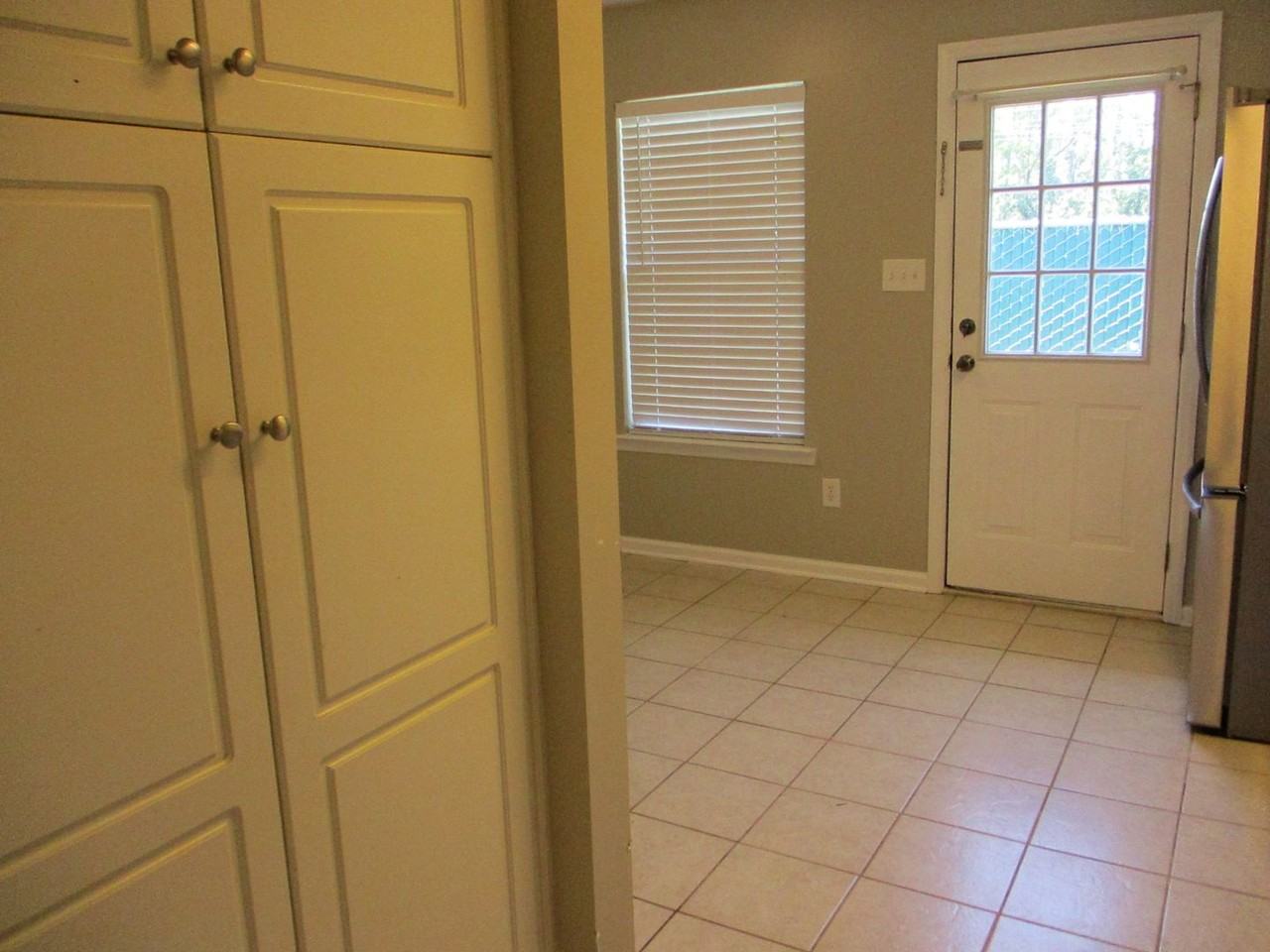 627 Brook Trl - Photo 5 of 21