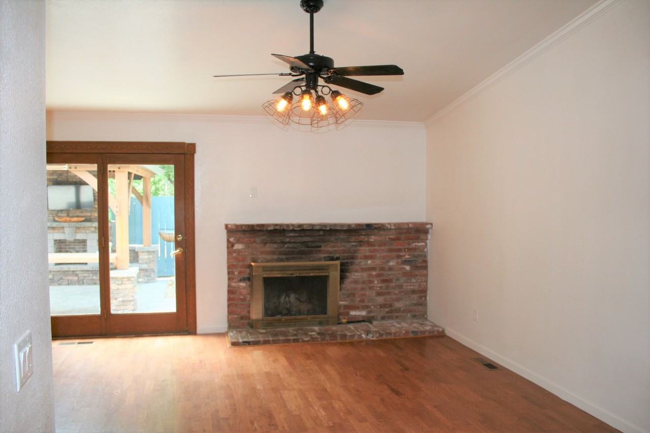 1329 Kendal Ct - Photo 4 of 27