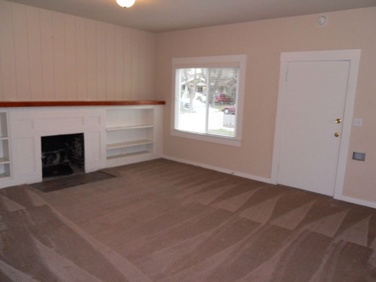 1105 E Bremer Ave - Photo 3 of 9