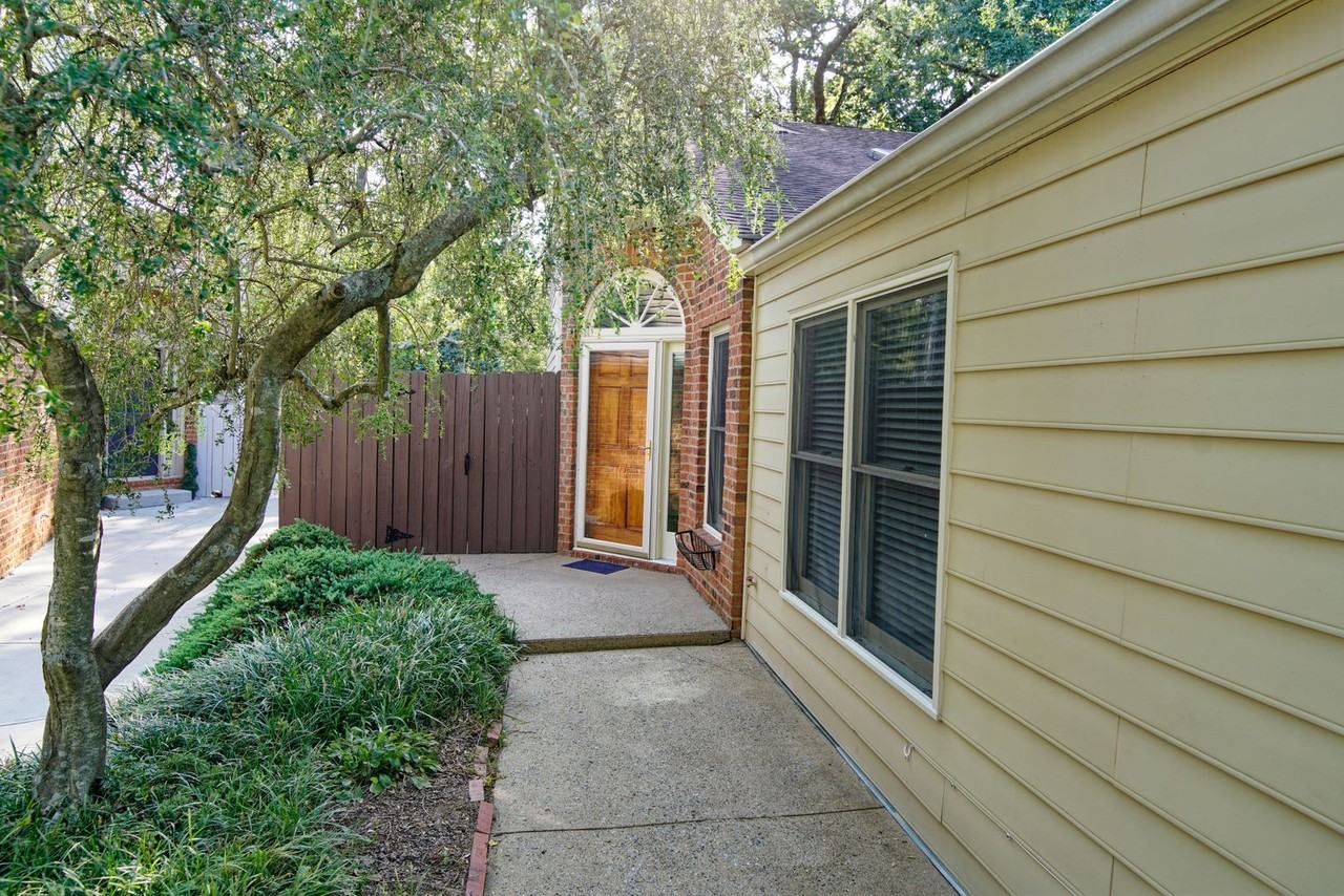 1813 Rockridge Pl Ne - Photo 2 of 25