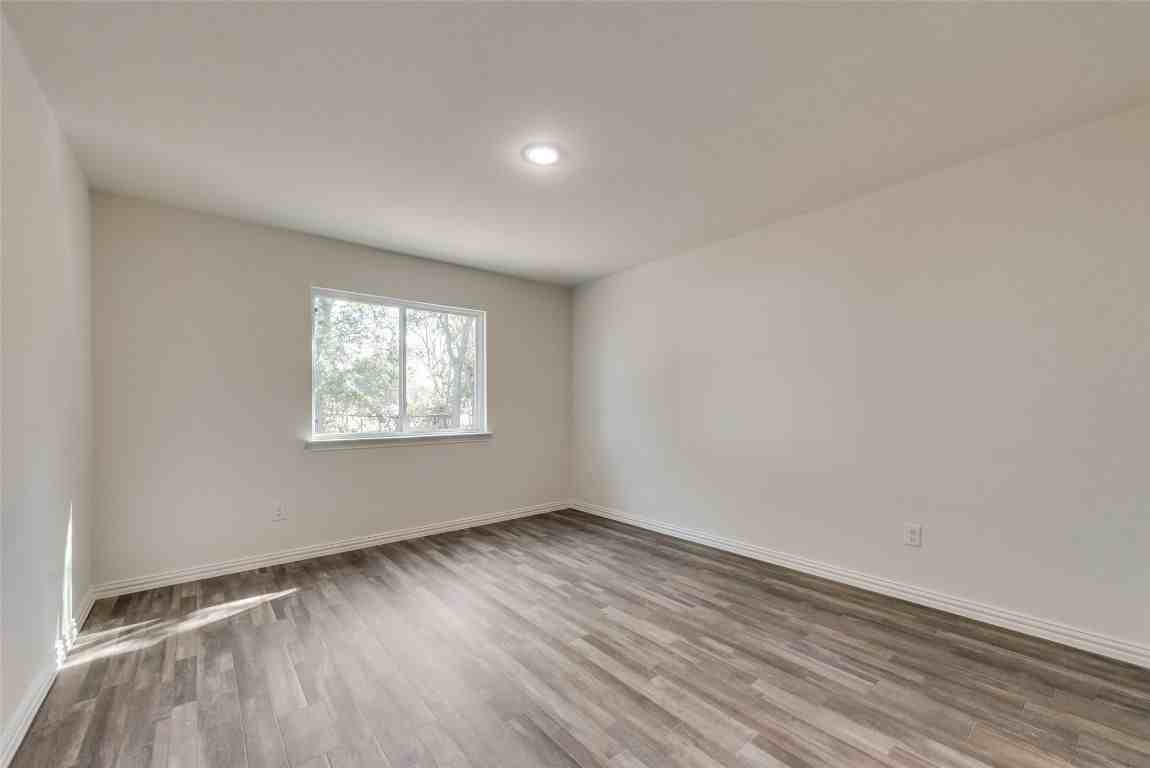 721 Driftwood Ln - Photo 2 of 21