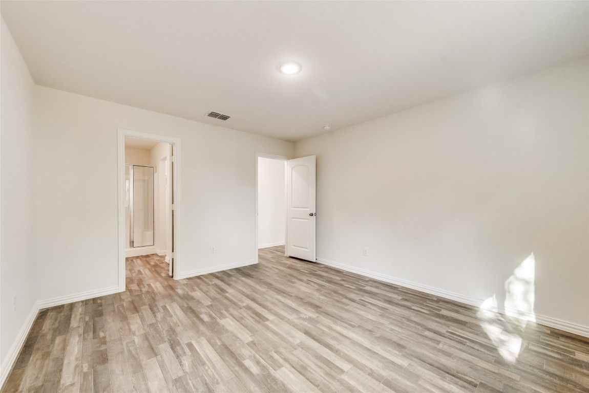 721 Driftwood Ln - Photo 3 of 21