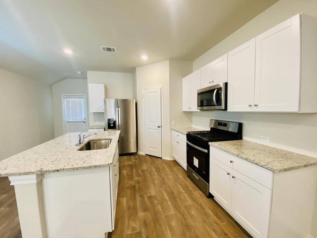 22507 Green Jacket - Photo 4 of 14