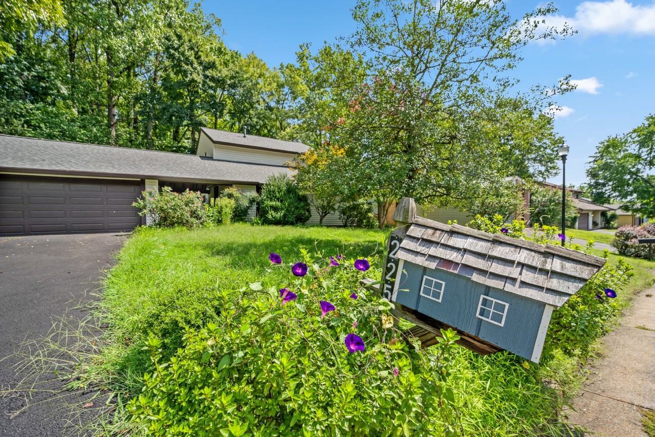 225 Penny Ln - Photo 2 of 35