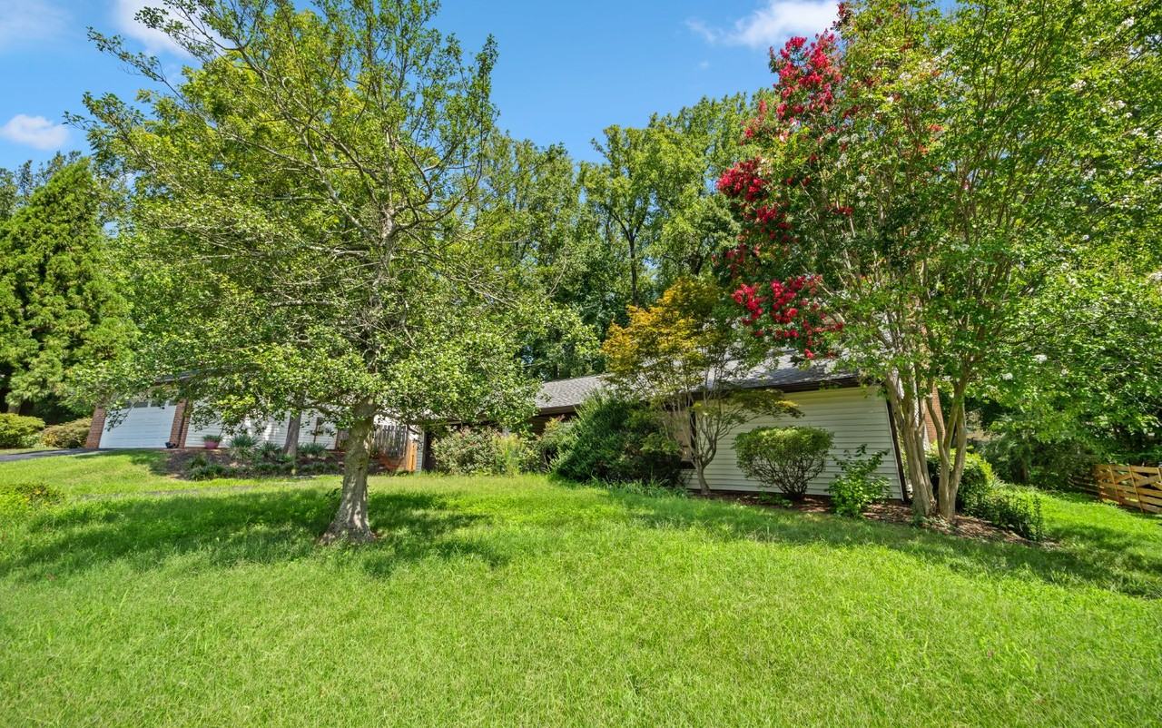 225 Penny Ln - Photo 3 of 35