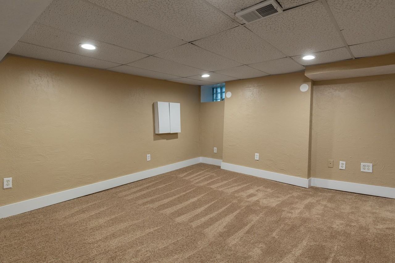 224 Sterling St - Photo 2 of 25