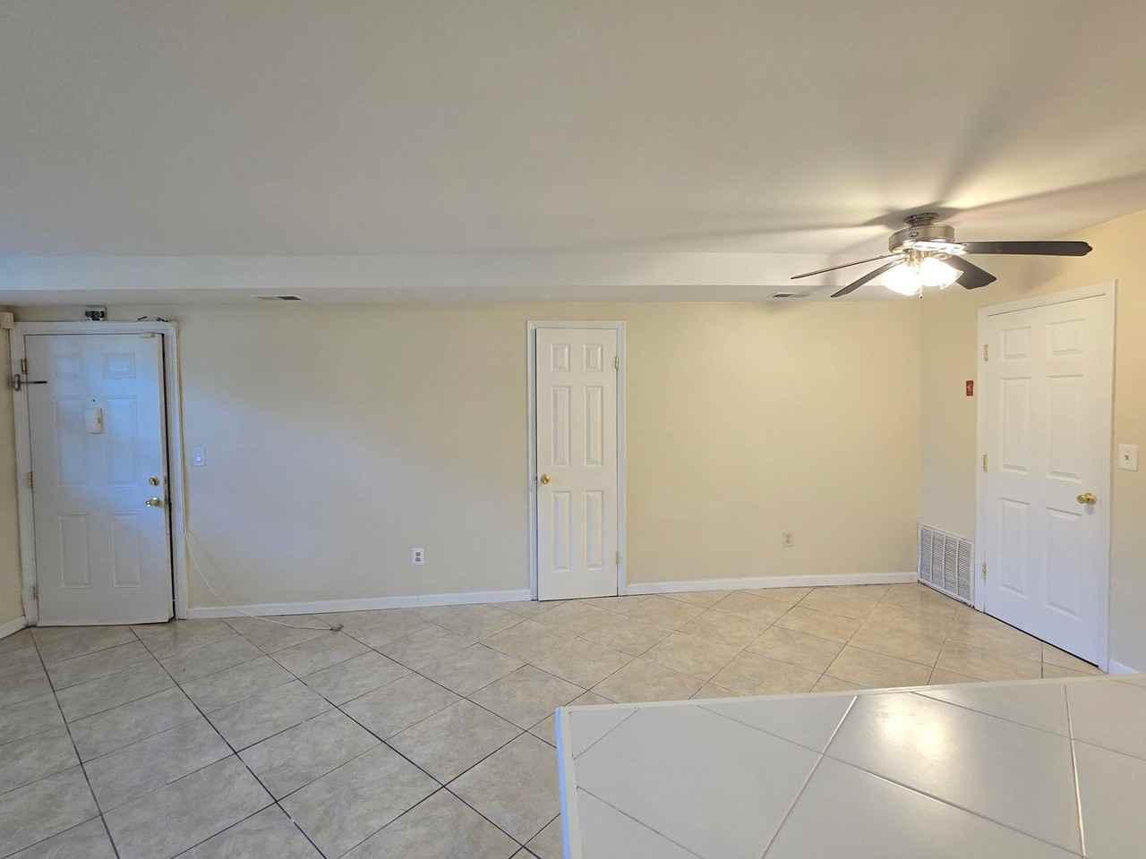 334 College Dr - Photo 3 of 16