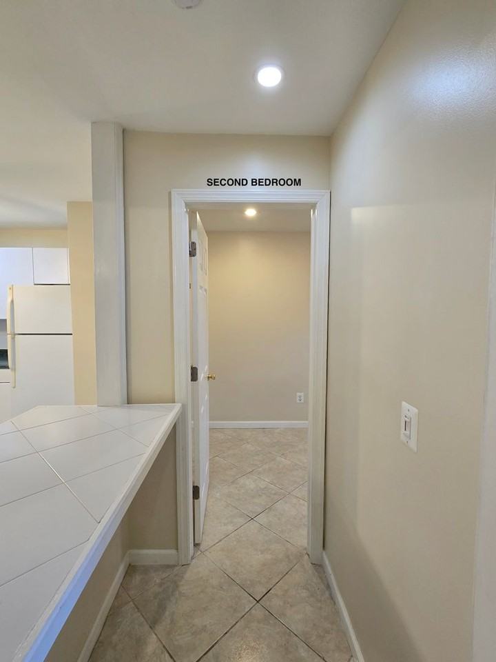 334 College Dr - Photo 5 of 16