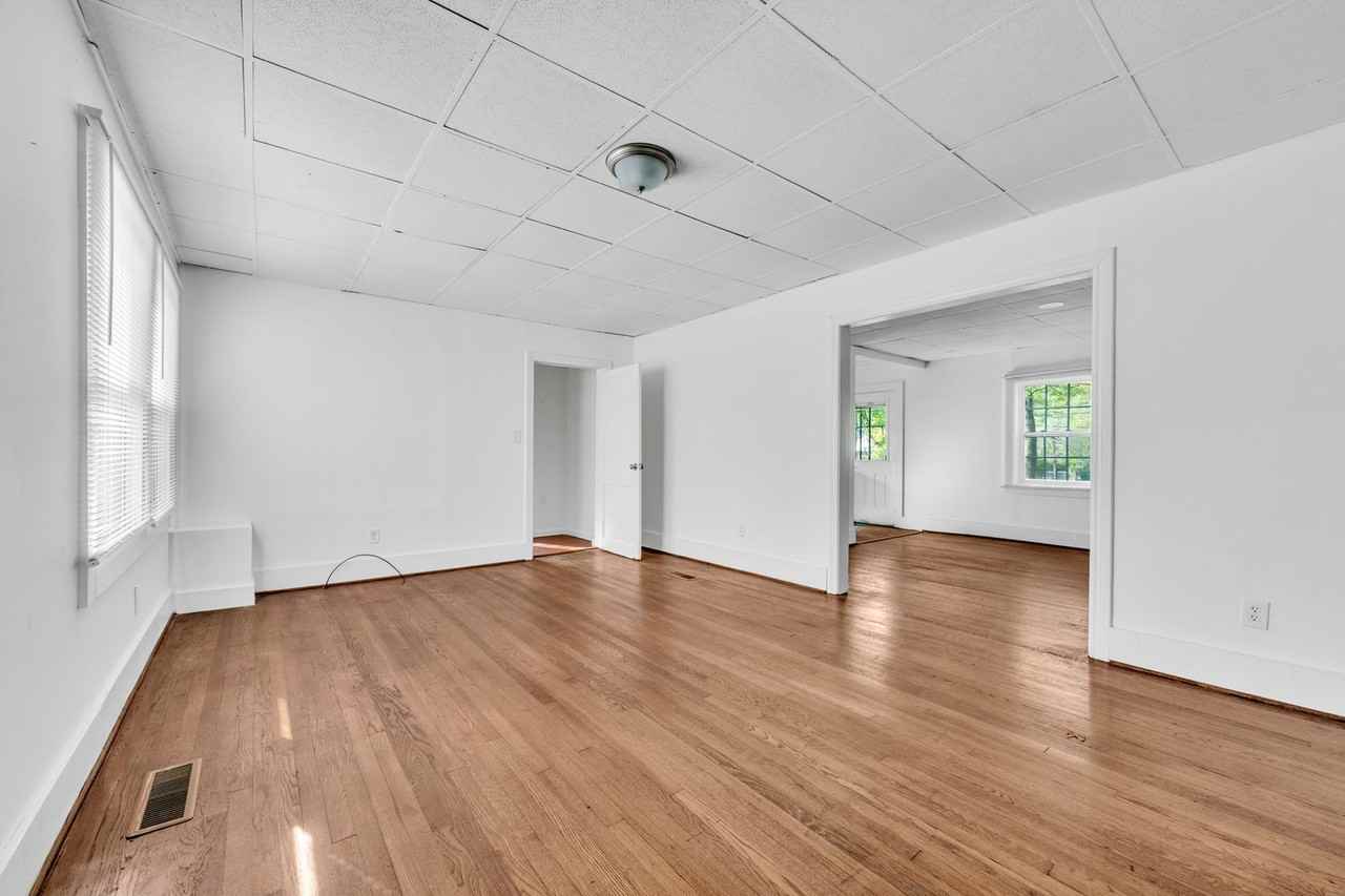 220 Pine Tree Ln - Photo 3 of 29