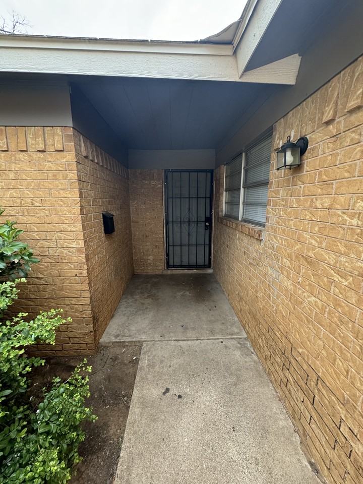 5412 39th Dr #NA - Photo 2 of 24