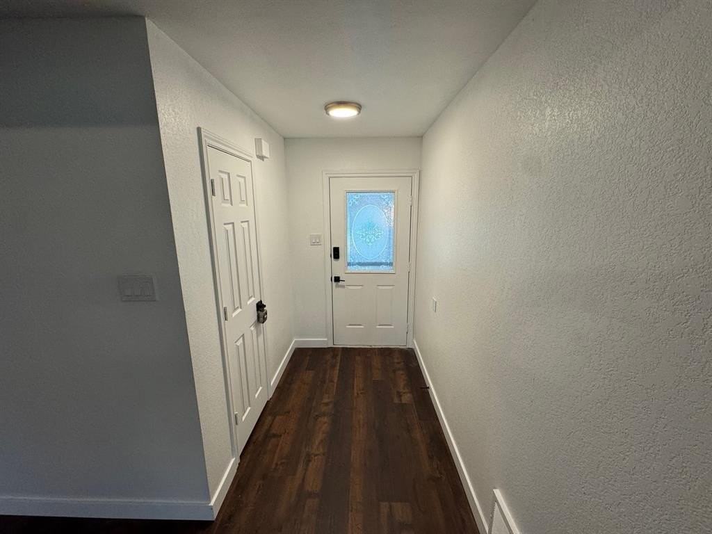 933 Freestone Dr - Photo 4 of 18