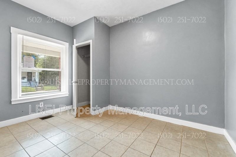1719 Bolling Ave - Photo 3 of 15
