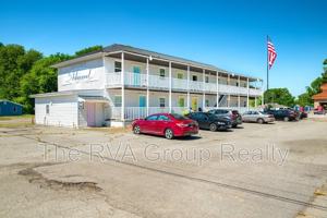 featured image of 3807 Woodlawn St #8