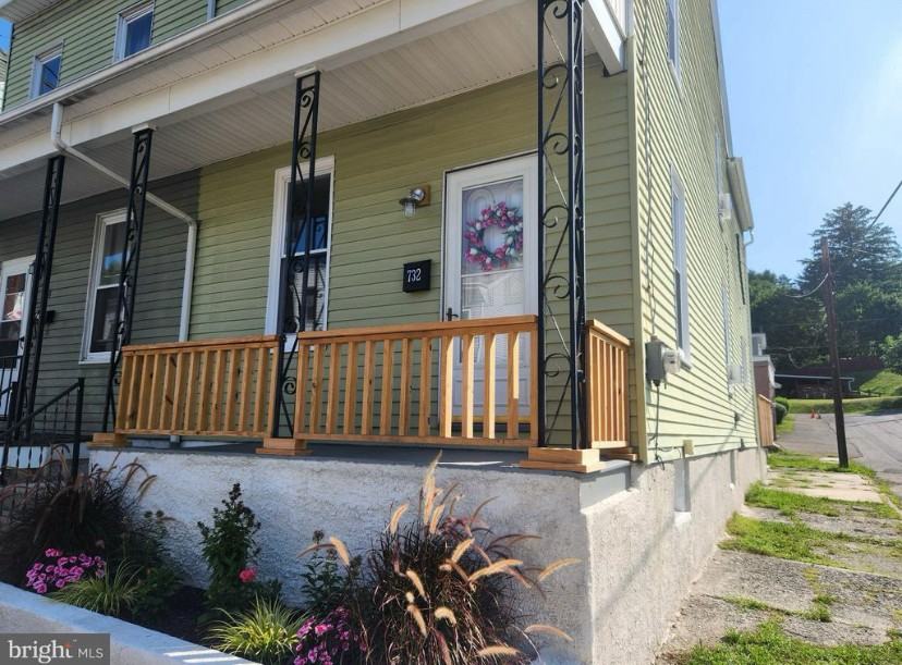 723 Water St - Photo 5 of 14