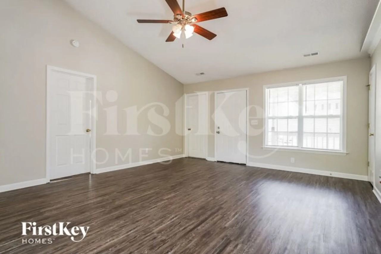 4344 Wakeman Dr - Photo 3 of 15