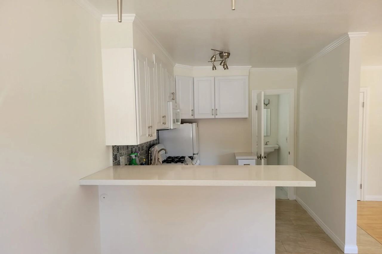 818 N Detroit St Unit 818 - Photo 3 of 10