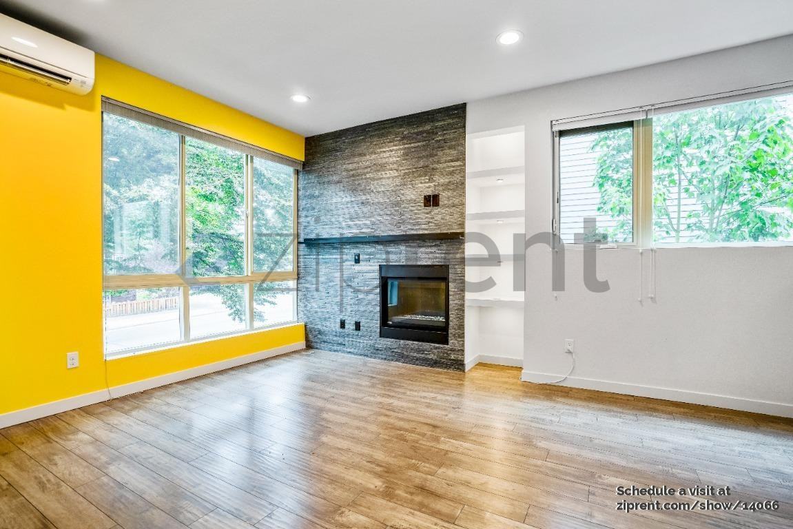 9607A Roosevelt Way Ne #A - Photo 3 of 12