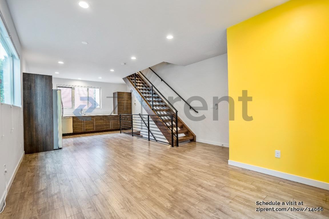 9607A Roosevelt Way Ne #A - Photo 4 of 12