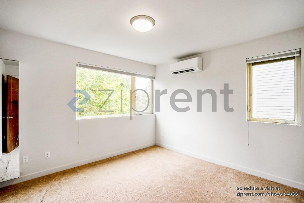 9607A Roosevelt Way Ne #A - Photo 7 of 12