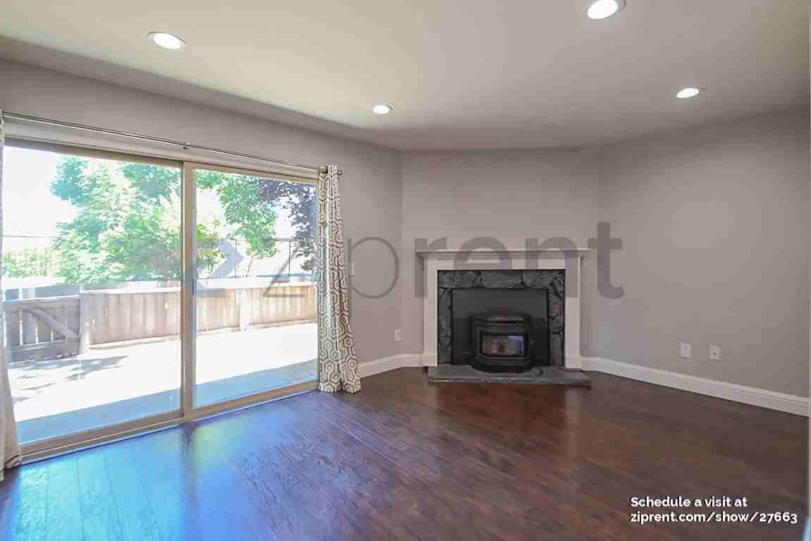 1489 Parkway Dr - Photo 3 of 20