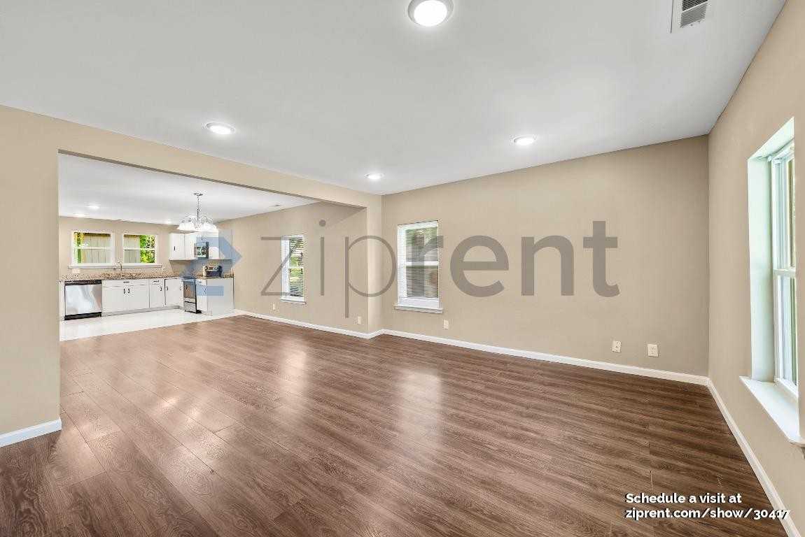 1114 W Bank St - Photo 2 of 19