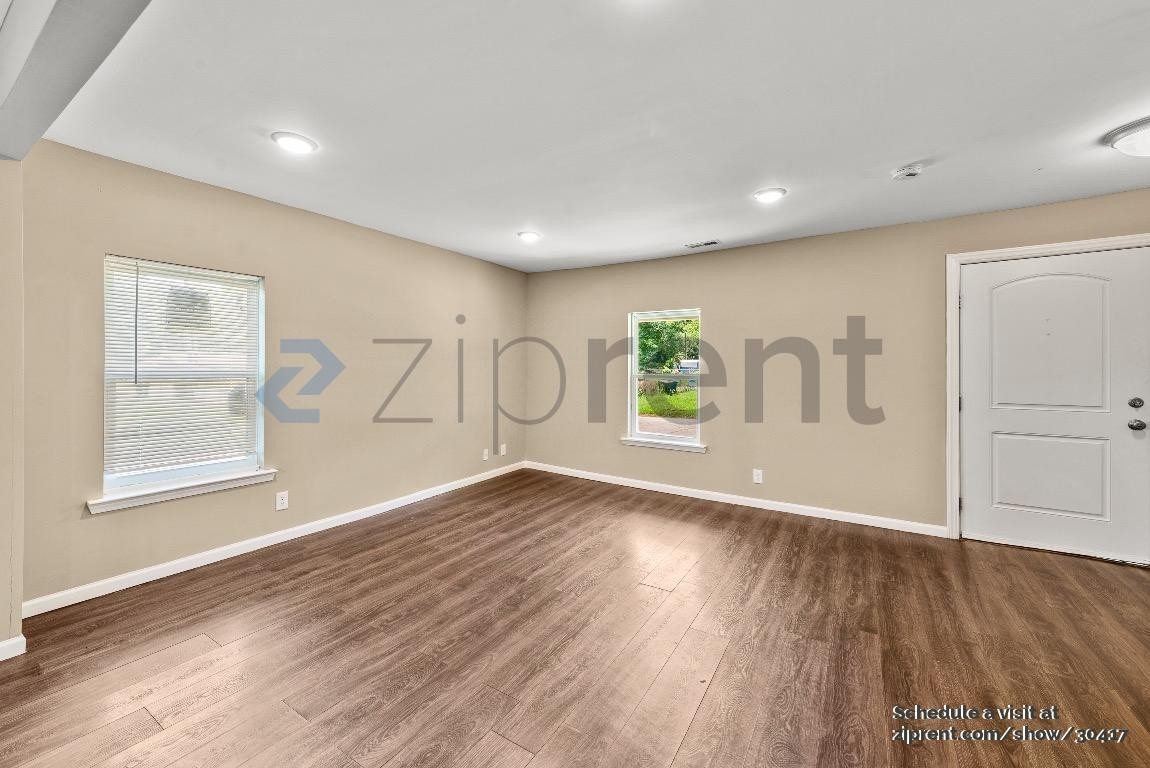 1114 W Bank St - Photo 4 of 19