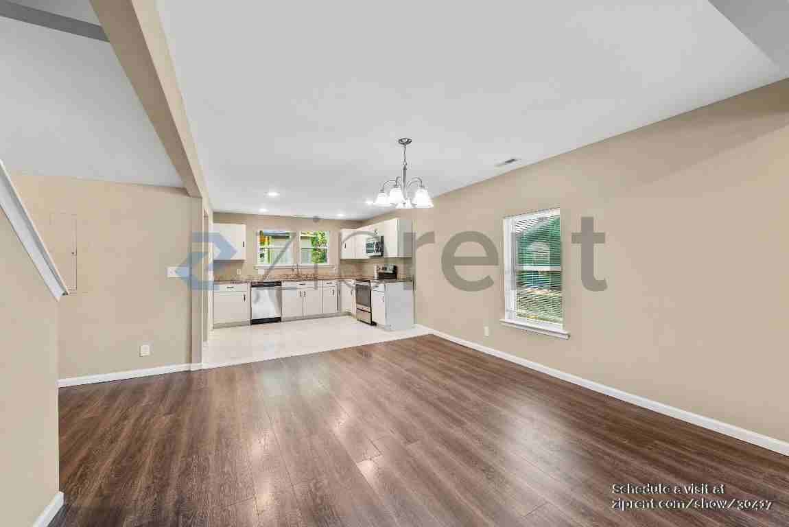 1114 W Bank St - Photo 5 of 19