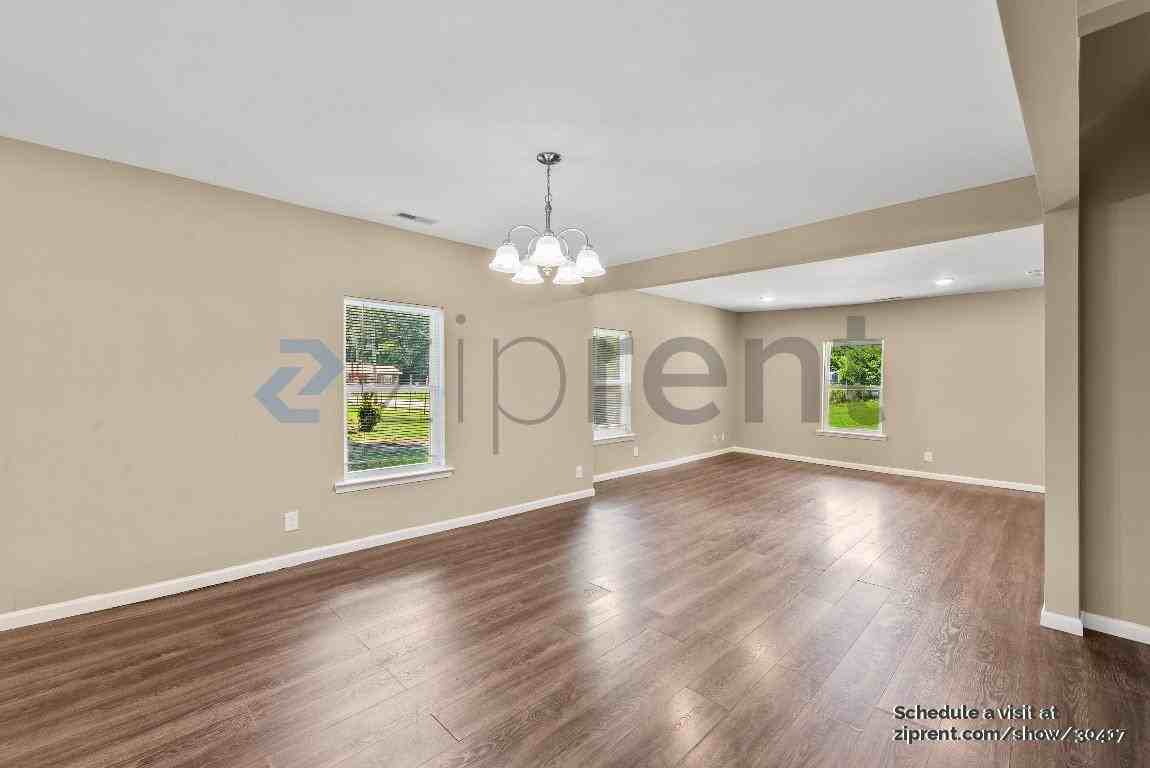 1114 W Bank St - Photo 6 of 19