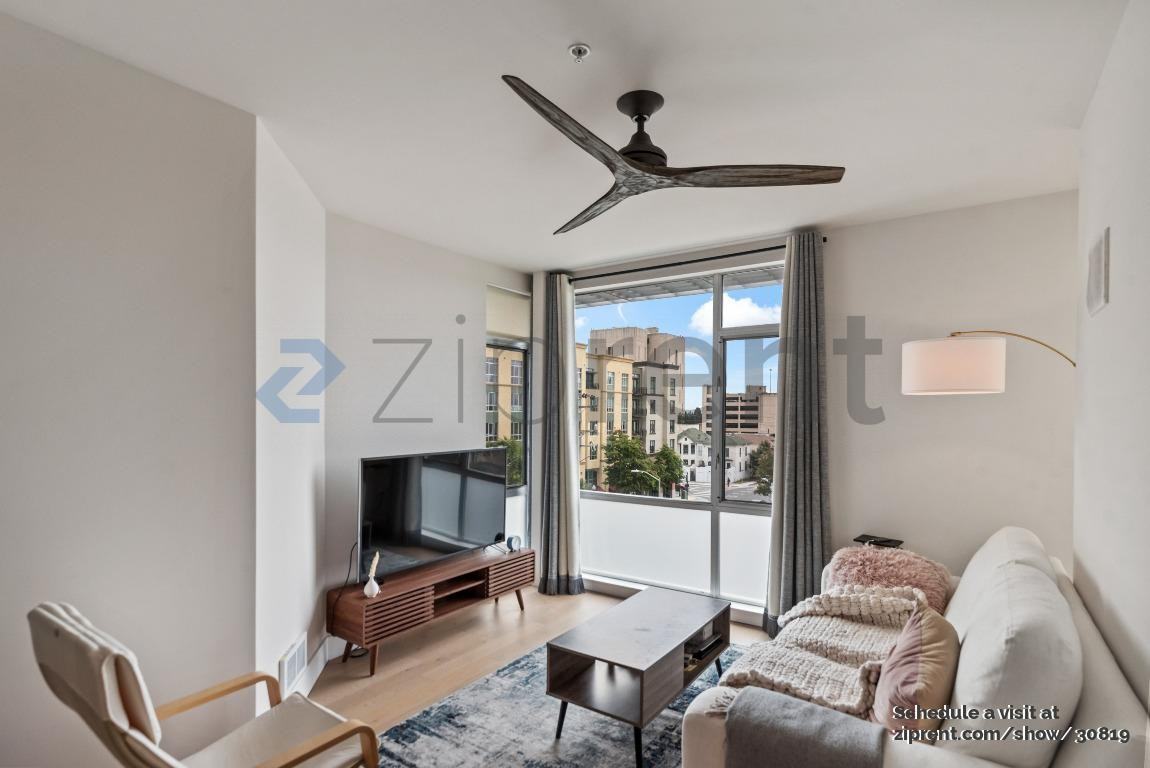 901 Jefferson St #403 - Photo 7 of 28