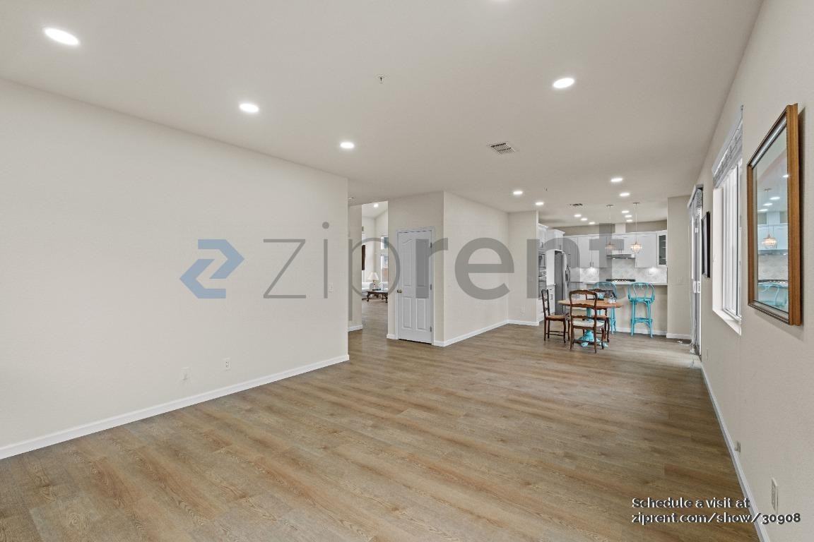 1001 Sandhurst Dr - Photo 7 of 41